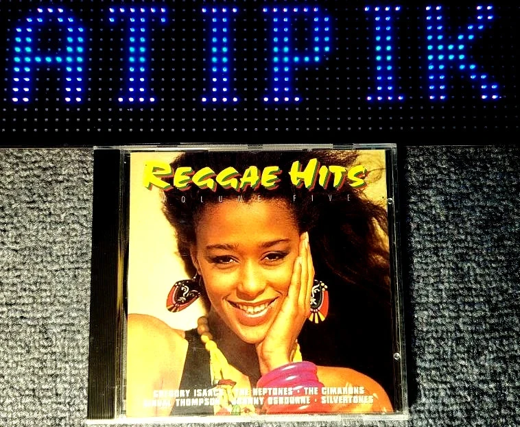 🌴 CD Reggae Hits Vol.5 – Légendes Jamaïcaines – Édition Anglaise Rare – À Saisir ! 🎶